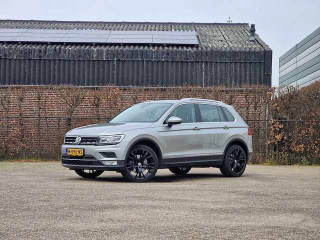 Volkswagen - tiguan - 2.0 tsi 4motion. highline - n-096-ns - 2016 - personenauto - afbeelding 1 van  10