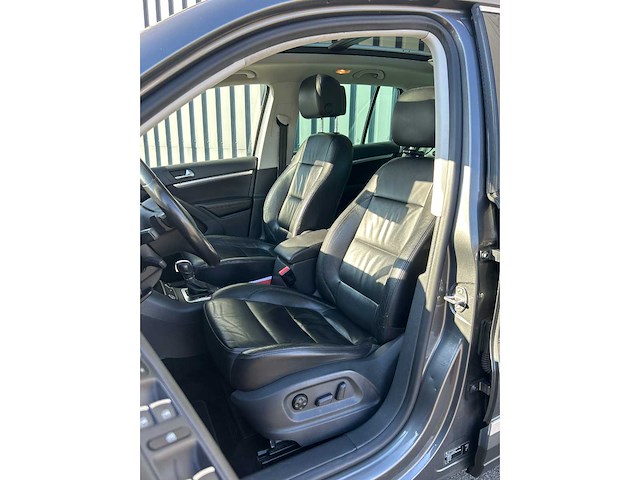 Volkswagen - tiguan - 2.0 tsi sport&st.4m - car - 2011 - afbeelding 4 van  4