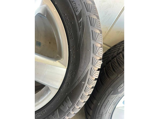 Volkswagen - tiguan - car tyre - afbeelding 4 van  14