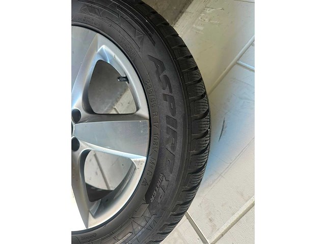 Volkswagen - tiguan - car tyre - afbeelding 6 van  14