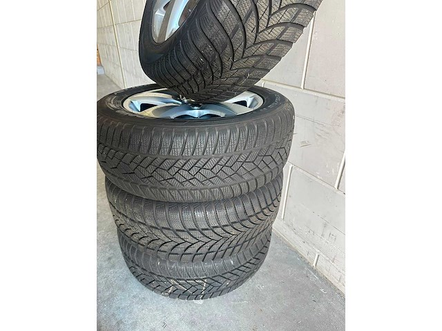 Volkswagen - tiguan - car tyre - afbeelding 8 van  14