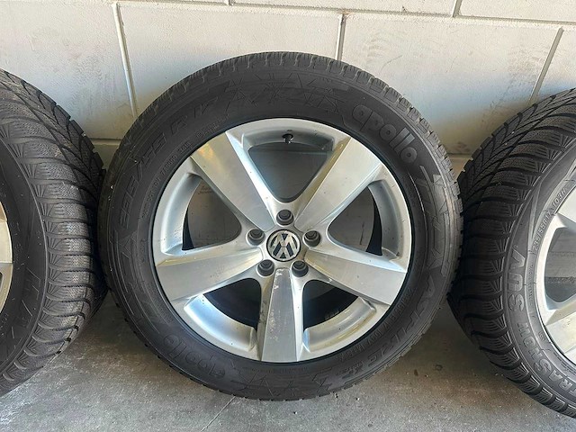 Volkswagen - tiguan - car tyre - afbeelding 10 van  14