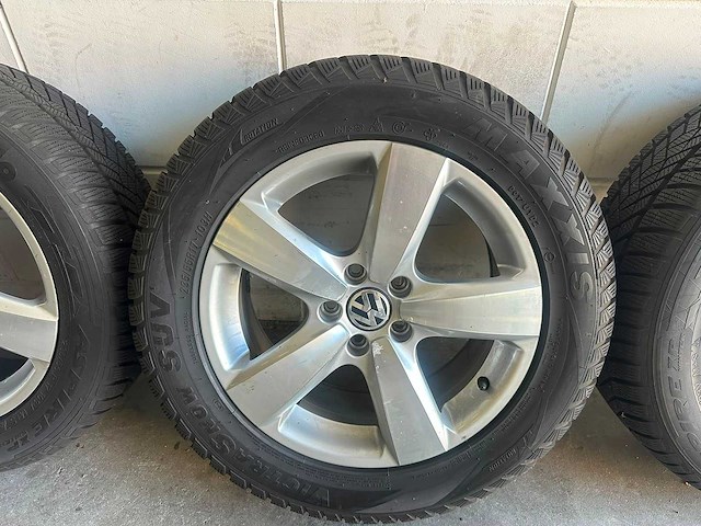 Volkswagen - tiguan - car tyre - afbeelding 11 van  14