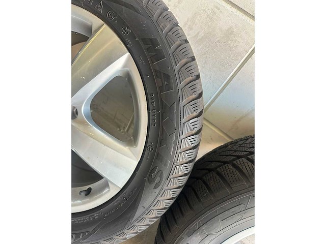 Volkswagen - tiguan - car tyre - afbeelding 13 van  14
