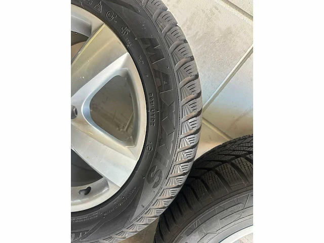 Volkswagen - tiguan - car tyre - afbeelding 13 van  14