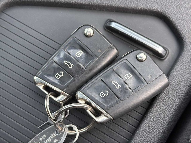 Volkswagen - tiguan 1.5 tsi r-line - car - afbeelding 15 van  18