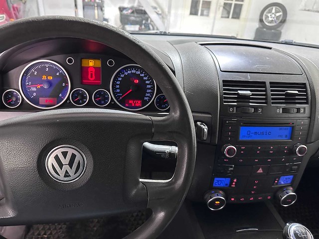 Volkswagen - touareg - 2.5 tdi - 33-bx-kb - afbeelding 17 van  18