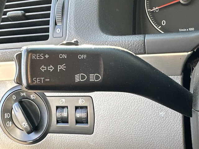 Volkswagen - touran - 1.6-16v fsi - car - 2004 - afbeelding 6 van  34