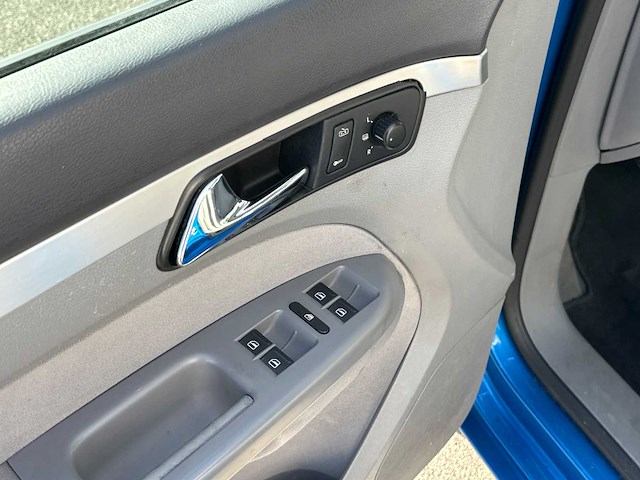 Volkswagen - touran - 1.6-16v fsi - car - 2004 - afbeelding 7 van  34