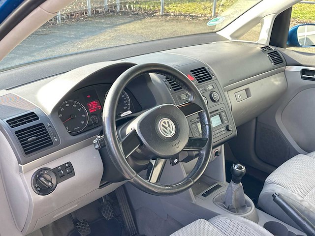 Volkswagen - touran - 1.6-16v fsi - car - 2004 - afbeelding 32 van  34