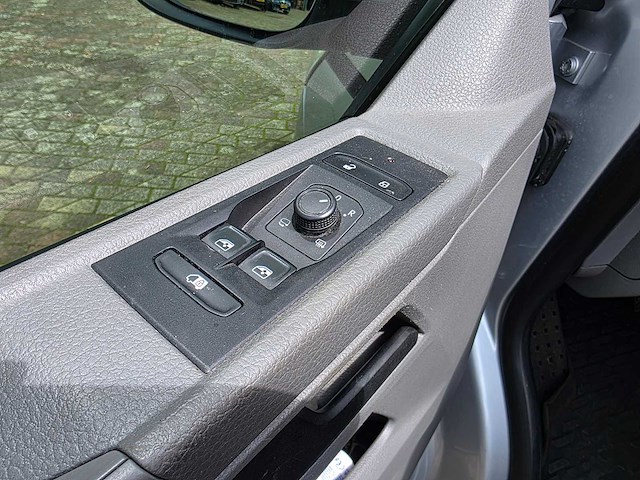 Volkswagen - transporter - 2.0 tdi l2h1 - 150 pk - 6 persoons - bedrijfswagen - afbeelding 6 van  18