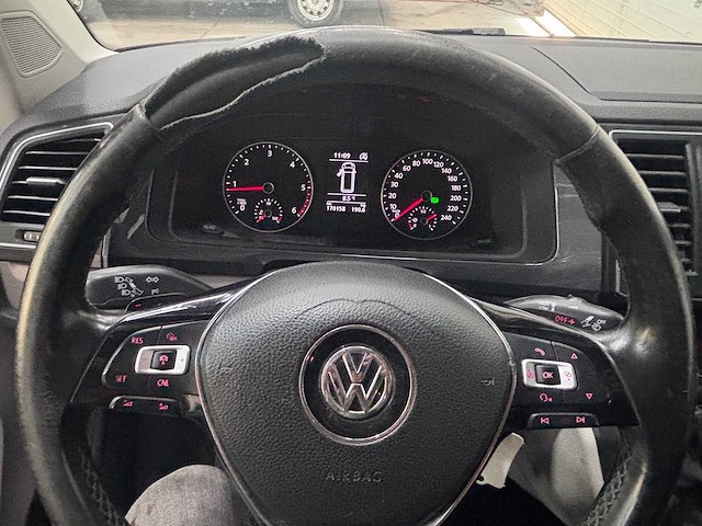 Volkswagen - transporter - 2.0 tdi l2h1 highl. - 2017 - bedrijfswagen - afbeelding 27 van  29