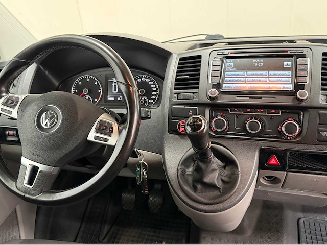 Volkswagen - transporter - caravelle - camper - 2011 - afbeelding 9 van  31