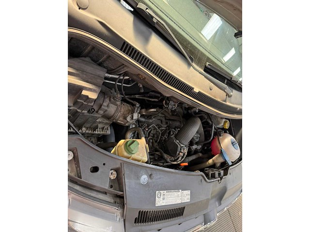 Volkswagen - transporter - caravelle - camper - 2011 - afbeelding 19 van  27