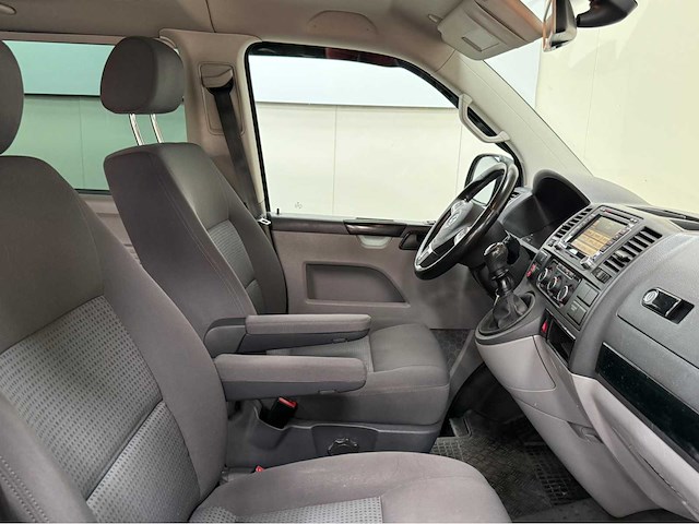 Volkswagen - transporter - caravelle - camper - 2011 - afbeelding 10 van  31