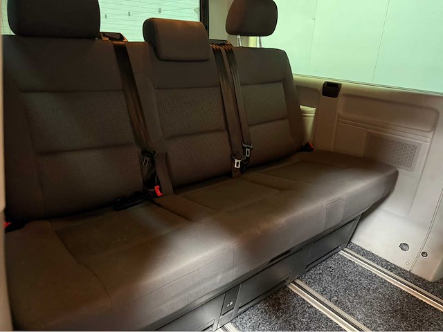 Volkswagen - transporter - caravelle - camper - 2011 - afbeelding 14 van  31