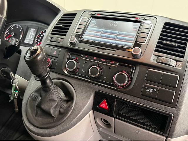 Volkswagen - transporter - caravelle - camper - 2011 - afbeelding 11 van  31