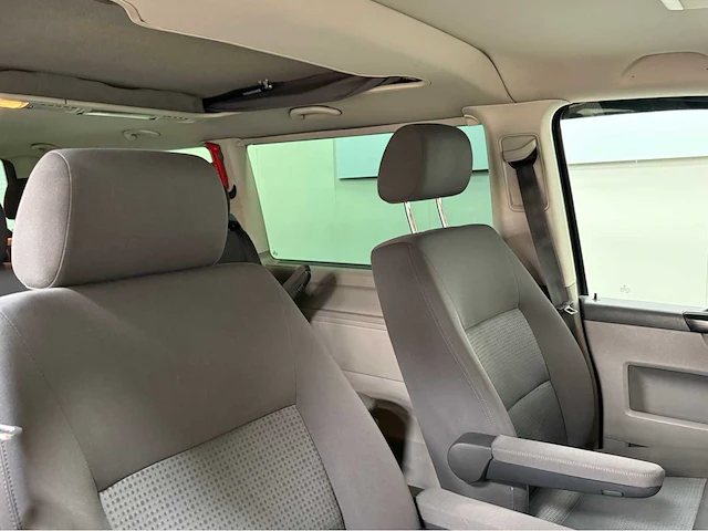 Volkswagen - transporter - caravelle - camper - 2011 - afbeelding 15 van  31