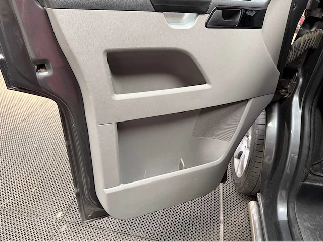 Volkswagen - transporter - caravelle - camper - 2011 - afbeelding 18 van  31