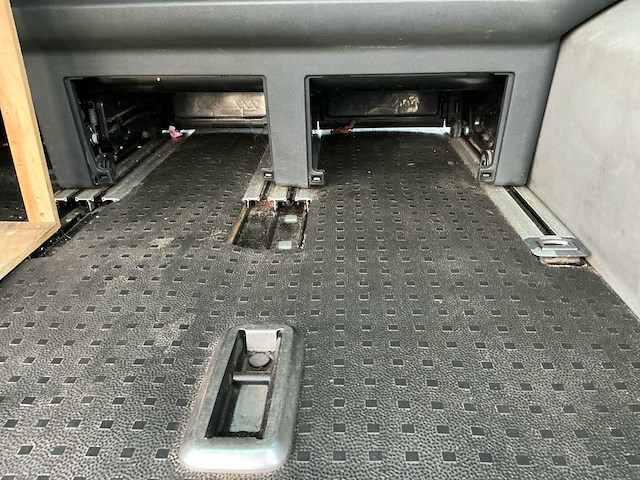 Volkswagen - transporter - multi-van - camper - afbeelding 39 van  49