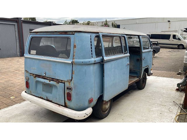 Volkswagen - transporter - oldtimer - afbeelding 2 van  8