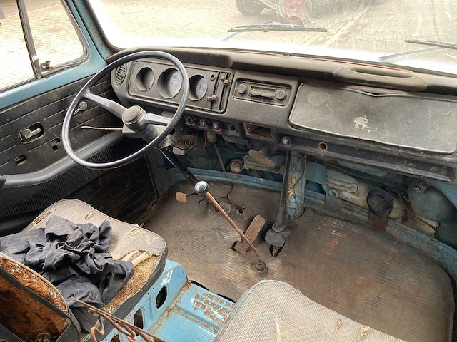 Volkswagen - transporter - oldtimer - afbeelding 3 van  8