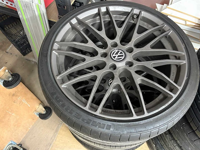 Volkswagen - transporter - wielen - afbeelding 3 van  3
