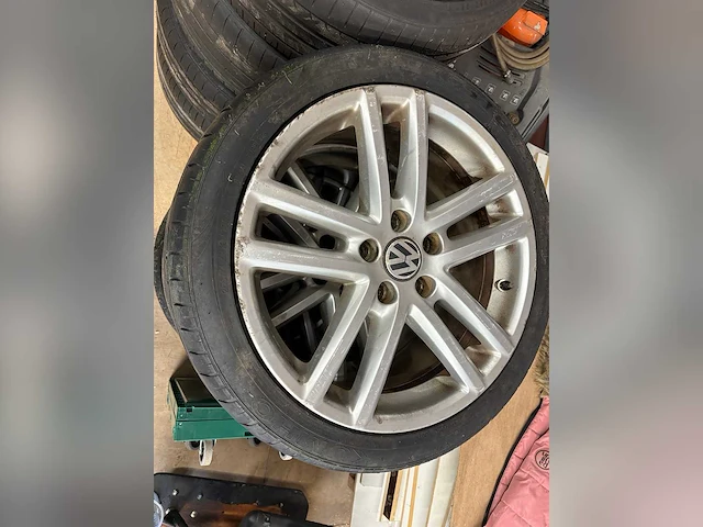Volkswagen - transporter - wielen - afbeelding 3 van  5