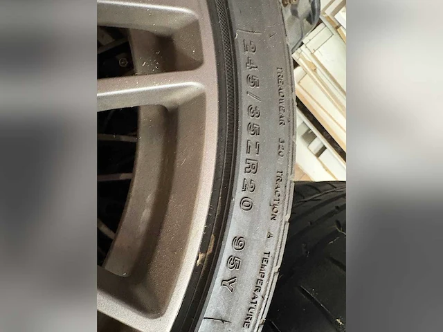 Volkswagen - transporter - wielen - afbeelding 5 van  5