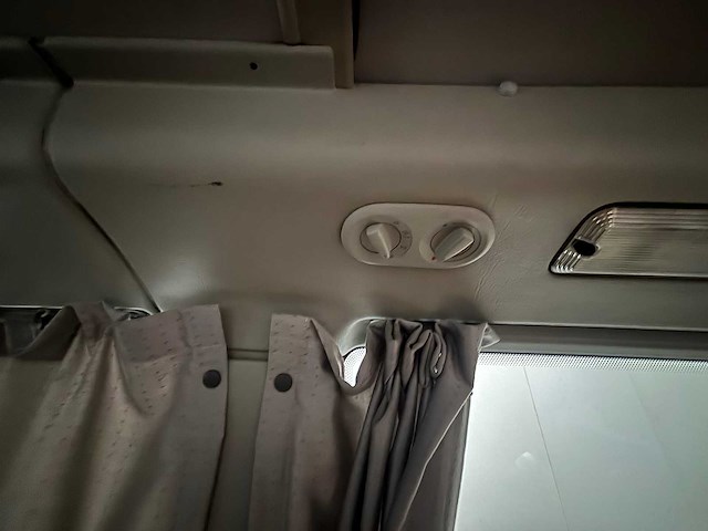 Volkswagen - transporter 2.5 tdi- multivan - campervan - afbeelding 37 van  44