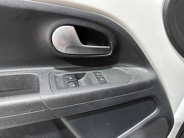 Volkswagen - up! - 1.0 bmt high up! - kdj-15-l- 2018 - afbeelding 2 van  17