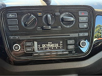 Volkswagen - up! - 1.0 move up! bluem. - personenauto - 2012 - afbeelding 3 van  9
