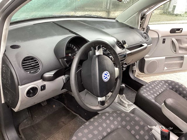 Volkswagen 1999 new beetle 2.0 high line personenauto - afbeelding 5 van  24