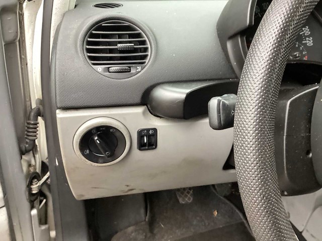 Volkswagen 1999 new beetle 2.0 high line personenauto - afbeelding 8 van  24