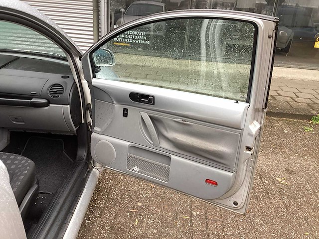 Volkswagen 1999 new beetle 2.0 high line personenauto - afbeelding 10 van  24