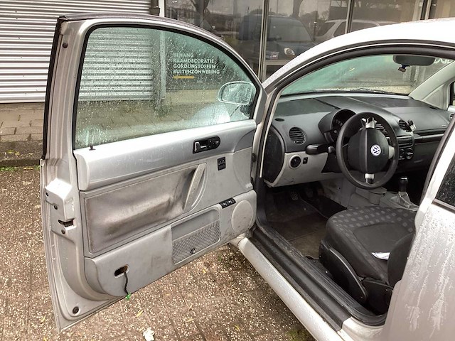 Volkswagen 1999 new beetle 2.0 high line personenauto - afbeelding 16 van  24
