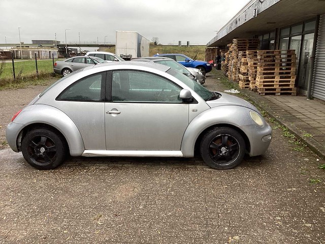 Volkswagen 1999 new beetle 2.0 high line personenauto - afbeelding 19 van  24