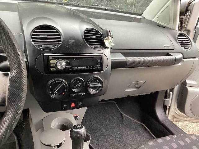 Volkswagen 1999 new beetle 2.0 high line personenauto - afbeelding 6 van  24