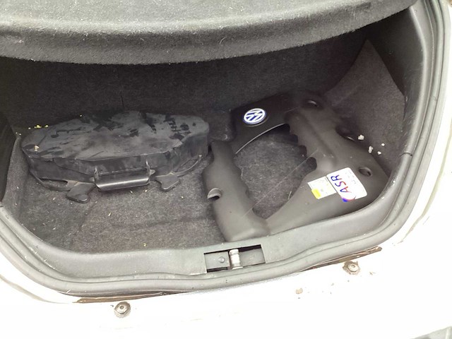 Volkswagen 1999 new beetle 2.0 high line personenauto - afbeelding 11 van  24