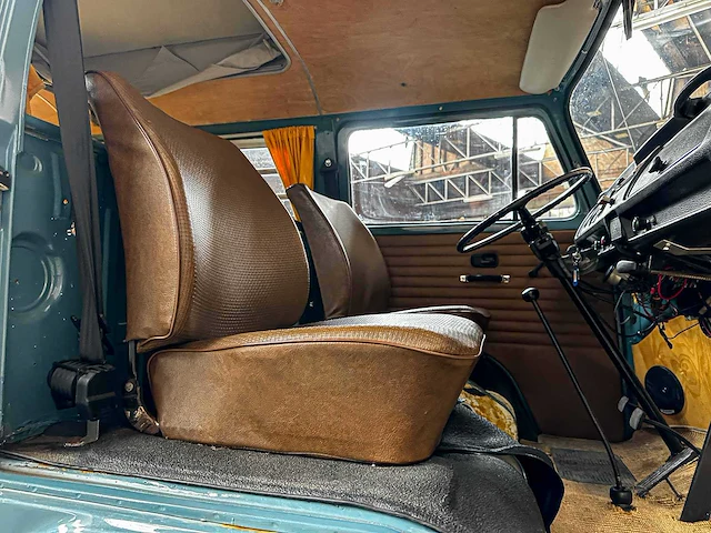 Volkswagen 23-517 camper 1973, 07-yb-44 - afbeelding 29 van  46