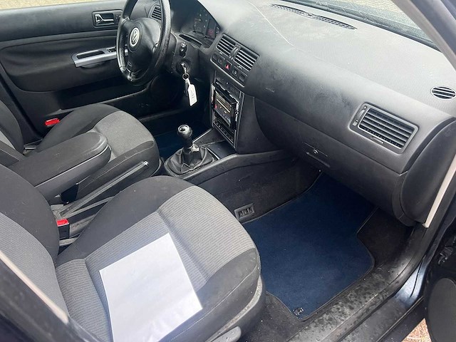 Volkswagen bora 1.6-16v turijn, 17-rl-zh - afbeelding 10 van  18