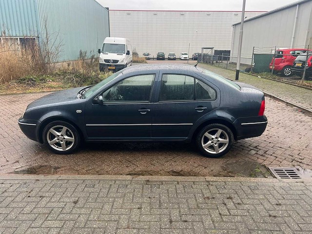 Volkswagen bora 1.6-16v turijn, 17-rl-zh - afbeelding 12 van  18