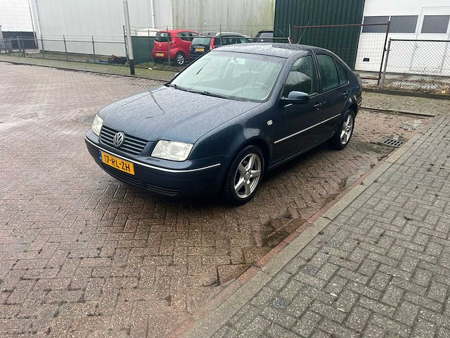 Volkswagen bora 1.6-16v turijn, 17-rl-zh - afbeelding 1 van  13