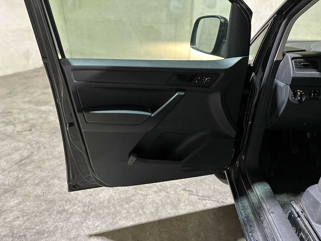 Volkswagen caddy 2.0 tdi l2h1 bmt maxi highline 150pk 2017 (origineel-nl), v-053-hv - afbeelding 22 van  39