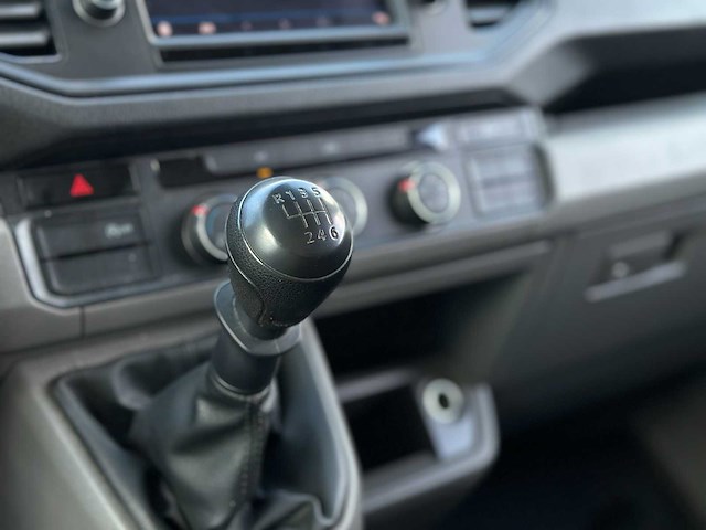 Volkswagen crafter 35 2.0 tdi l4h3 102pk 2020 (origineel-nl) 3-persoons, vgs-74-z - afbeelding 15 van  31