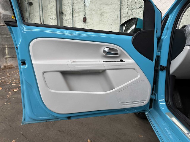 Volkswagen e-up! 60kw 82pk 2018, k-672-pk - afbeelding 25 van  43