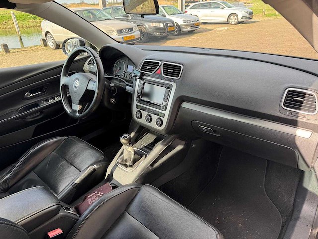 Volkswagen eos 2.0-16v fsi 56-tp-sb - afbeelding 2 van  12