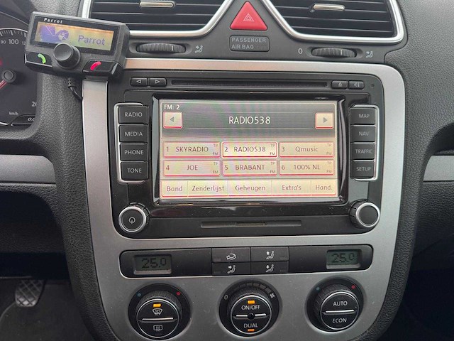 Volkswagen eos 2.0-16v fsi pano s edition 56-tp-sb - afbeelding 14 van  37