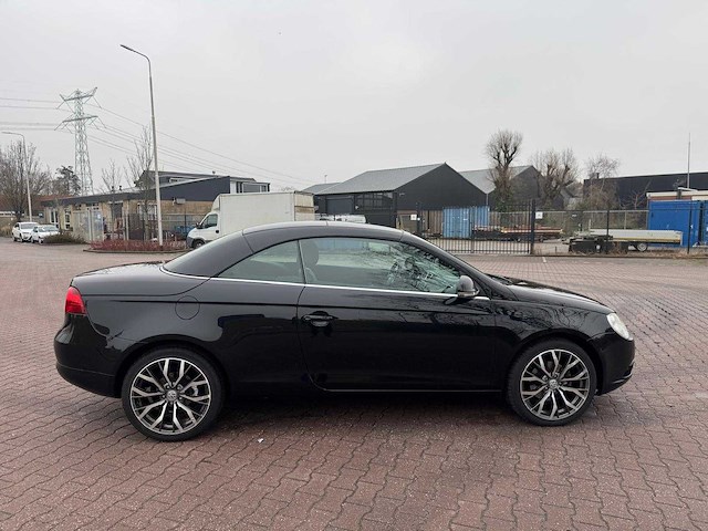 Volkswagen eos 2.0-16v fsi pano s edition 56-tp-sb - afbeelding 16 van  32