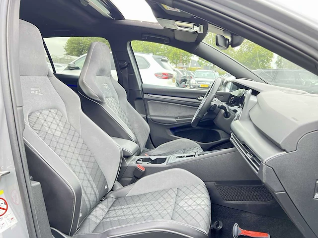 Volkswagen golf 1.5 etsi r-line | l-848-jb - afbeelding 10 van  33